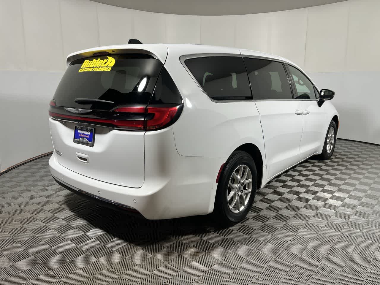 2025 Chrysler Pacifica Select