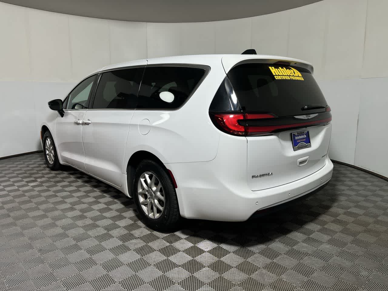 2025 Chrysler Pacifica Select