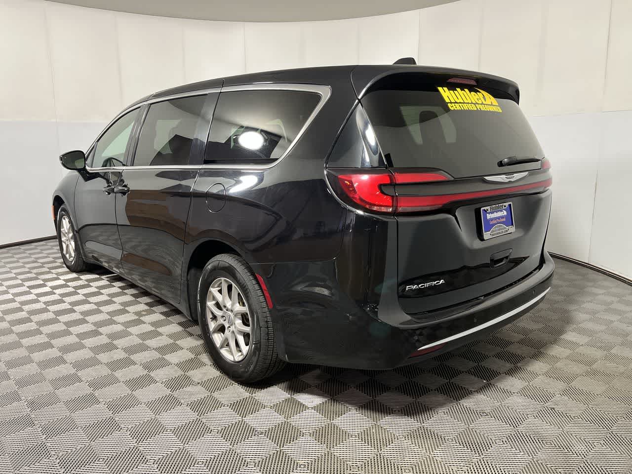 2025 Chrysler Pacifica Select