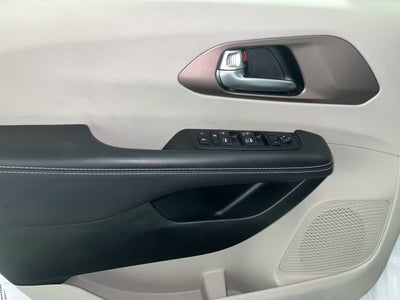 2024 Chrysler Voyager LX