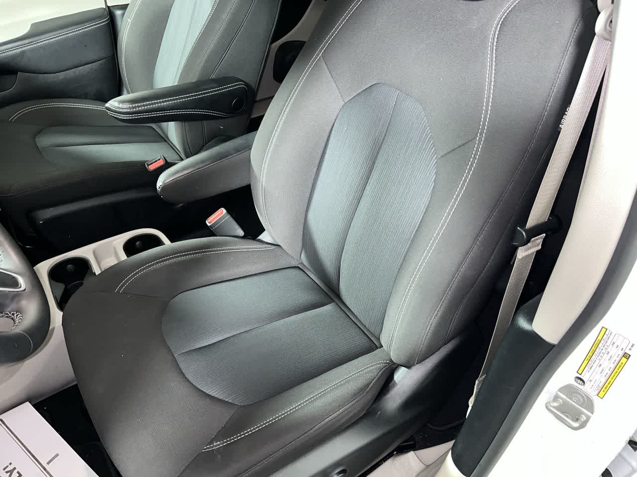 2024 Chrysler Voyager LX