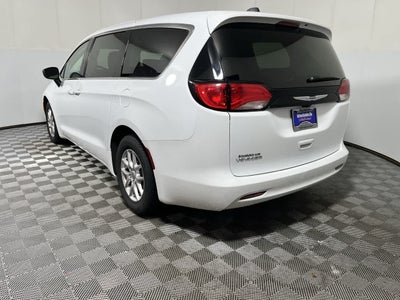 2024 Chrysler Voyager LX