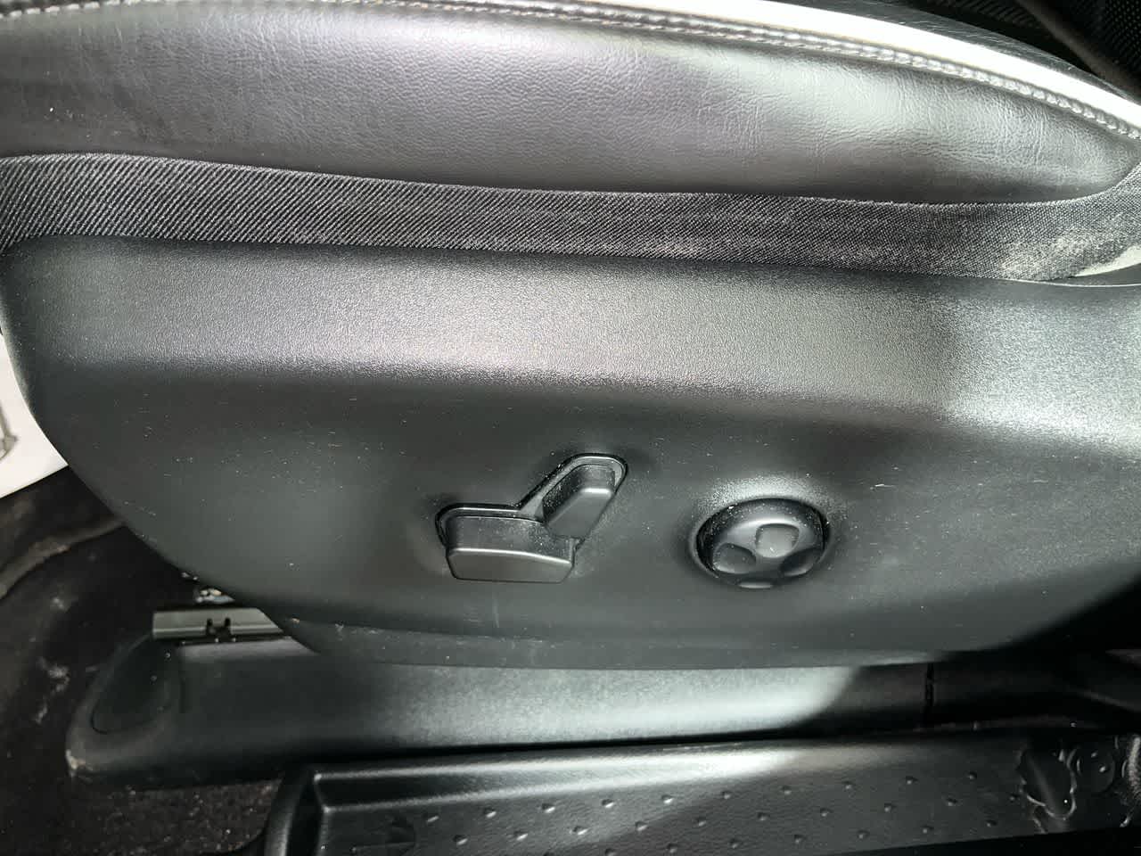 2024 Chrysler Pacifica Hybrid Premium S Appearance Pkg