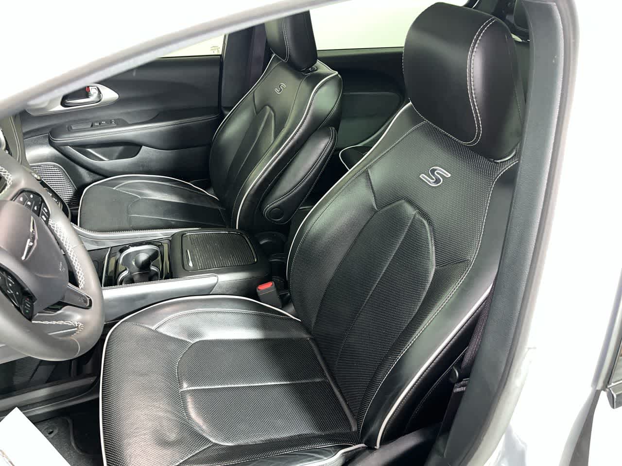 2024 Chrysler Pacifica Hybrid Premium S Appearance Pkg