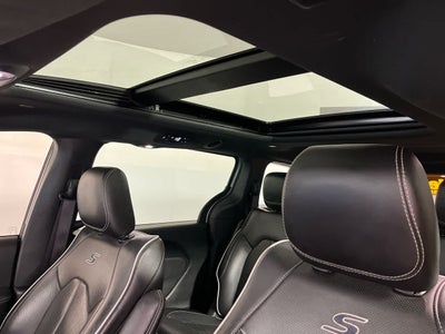 2024 Chrysler Pacifica Hybrid Premium S Appearance Pkg