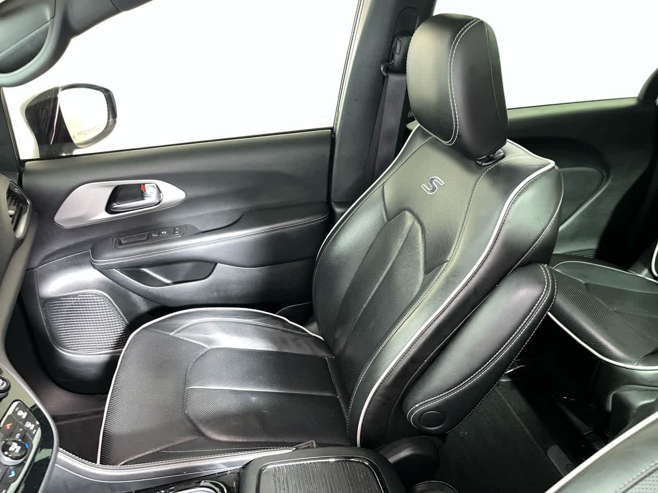 2024 Chrysler Pacifica Hybrid Premium S Appearance Pkg