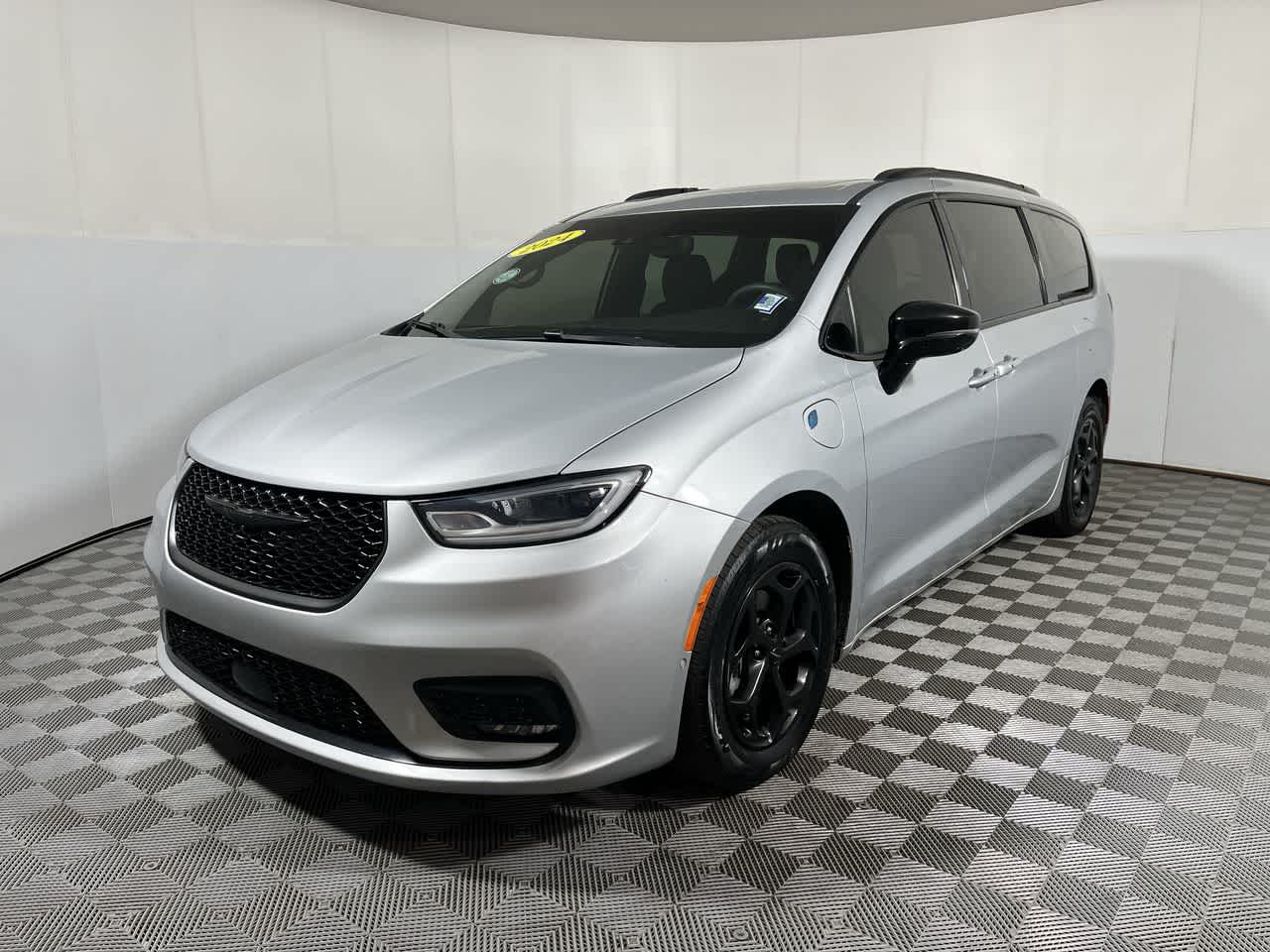 2024 Chrysler Pacifica Hybrid Premium S Appearance Pkg