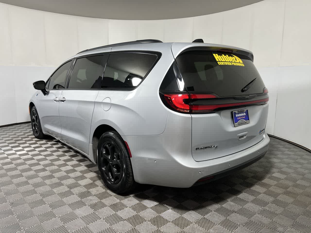 2024 Chrysler Pacifica Hybrid Premium S Appearance Pkg
