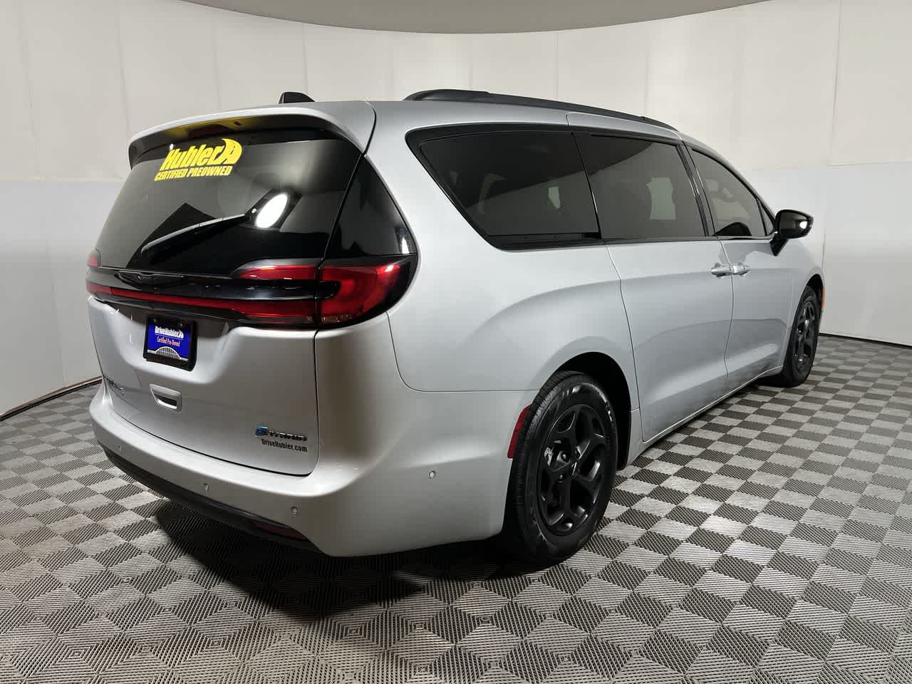 2024 Chrysler Pacifica Hybrid Premium S Appearance Pkg