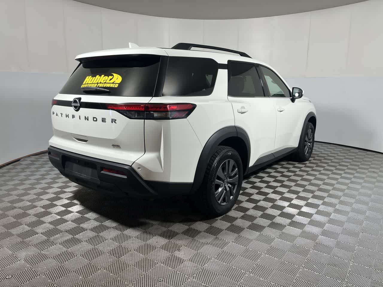 2025 Nissan Pathfinder SV