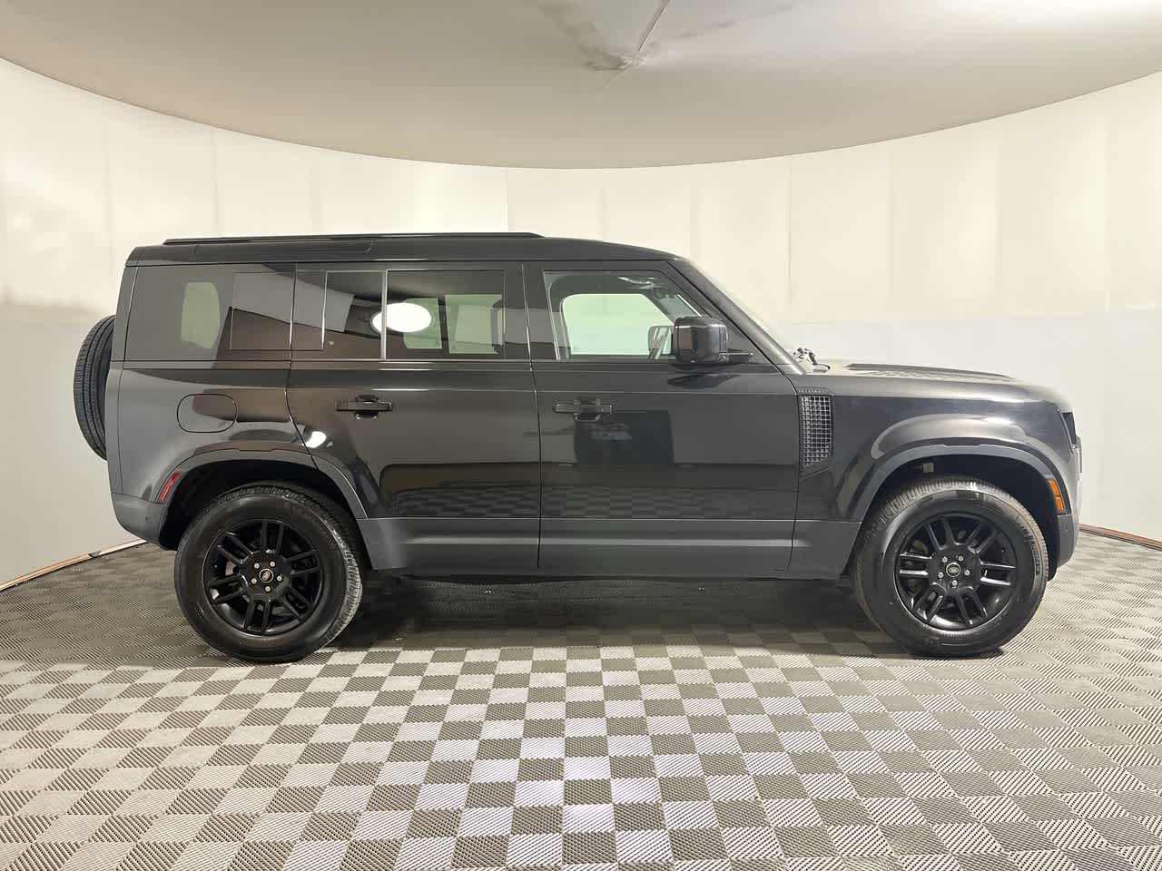 2025 Land Rover Defender S
