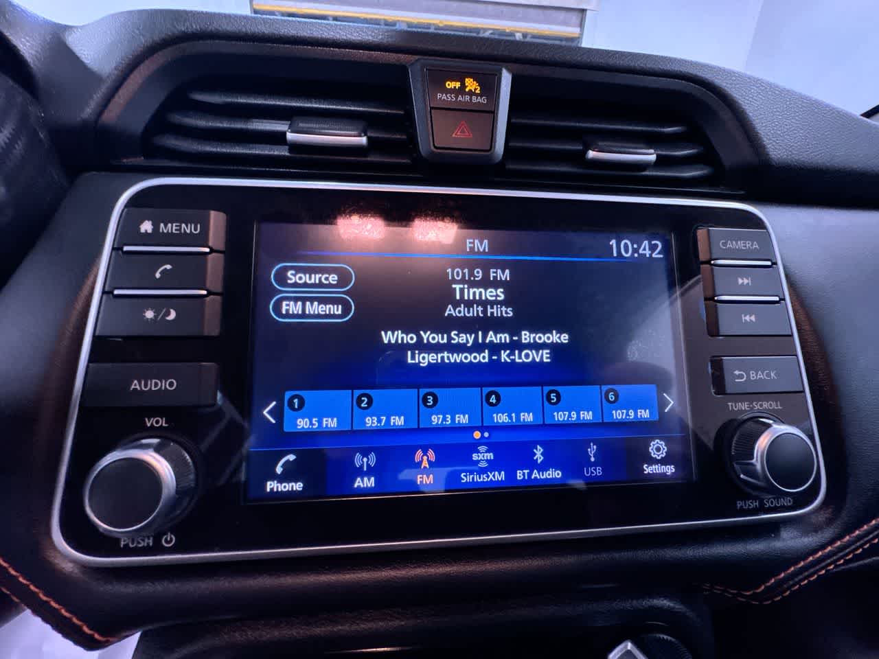 2022 Nissan Versa SR