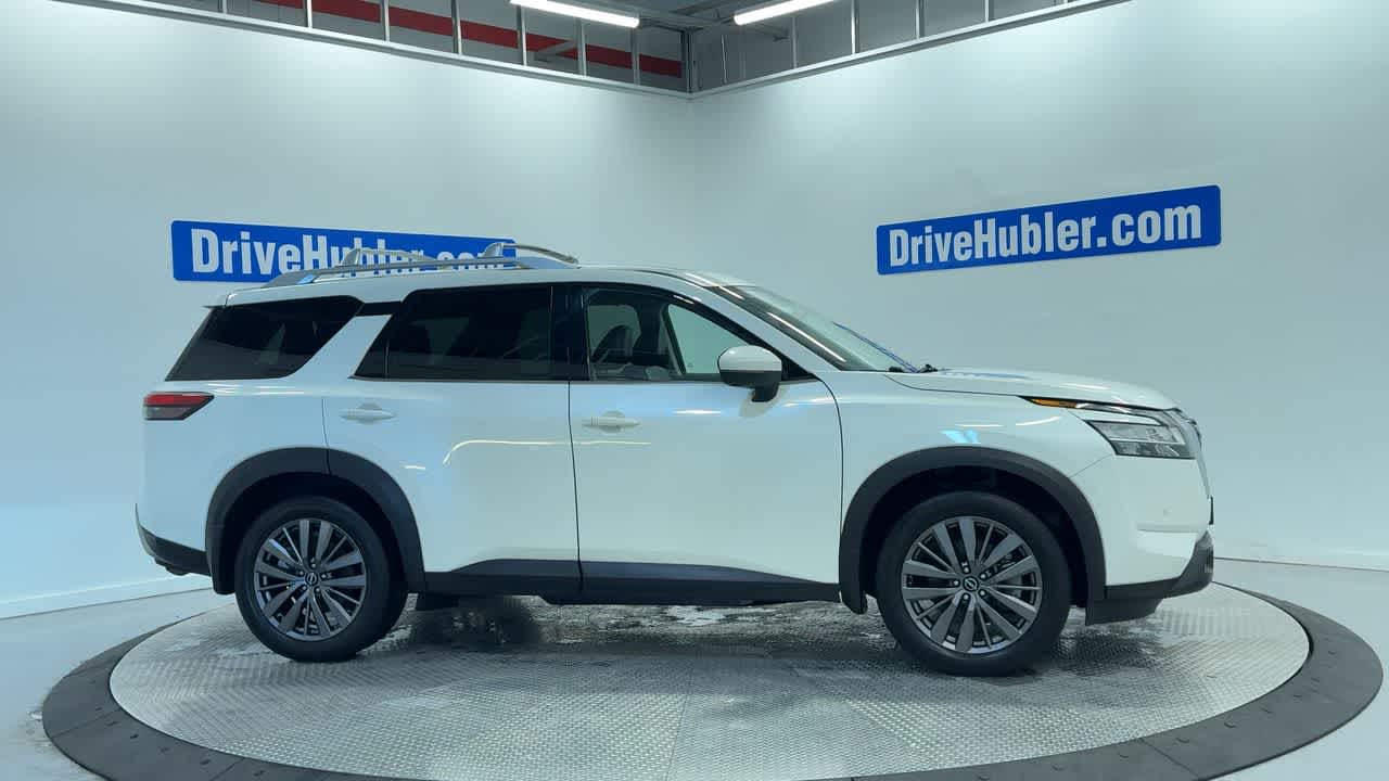 2022 Nissan Pathfinder SL