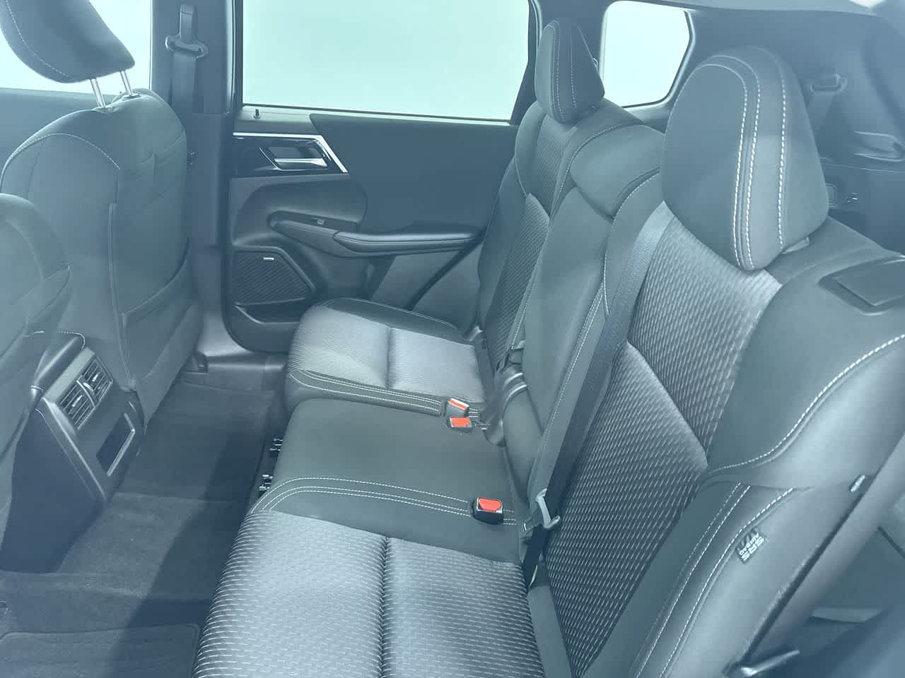 2025 Mitsubishi Outlander ES