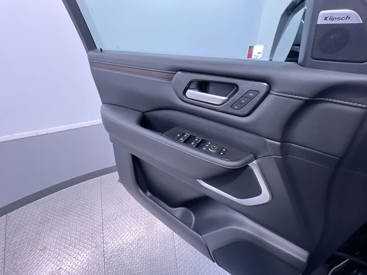2025 Nissan Armada Platinum