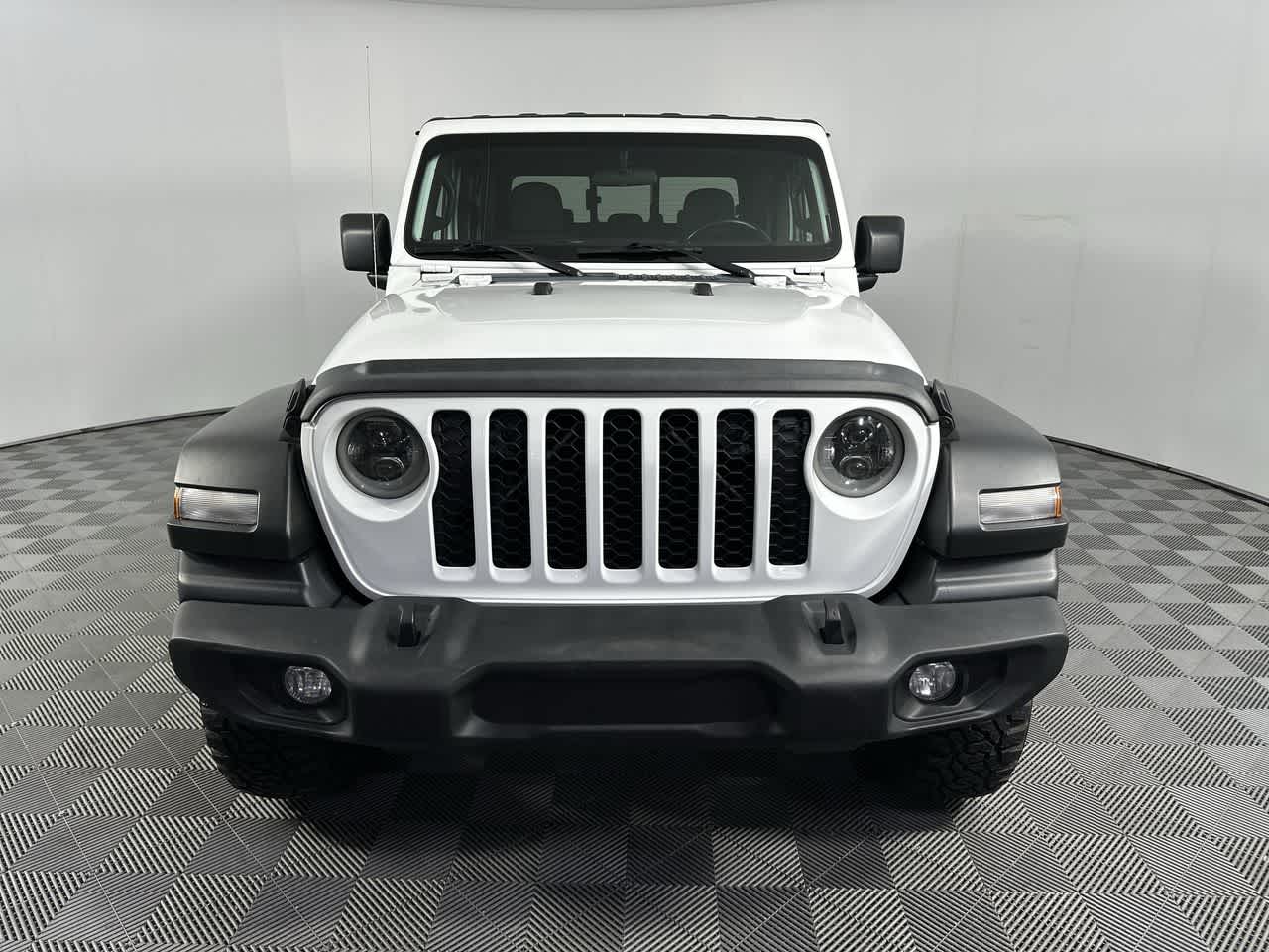 2020 Jeep Gladiator Sport S photo 2