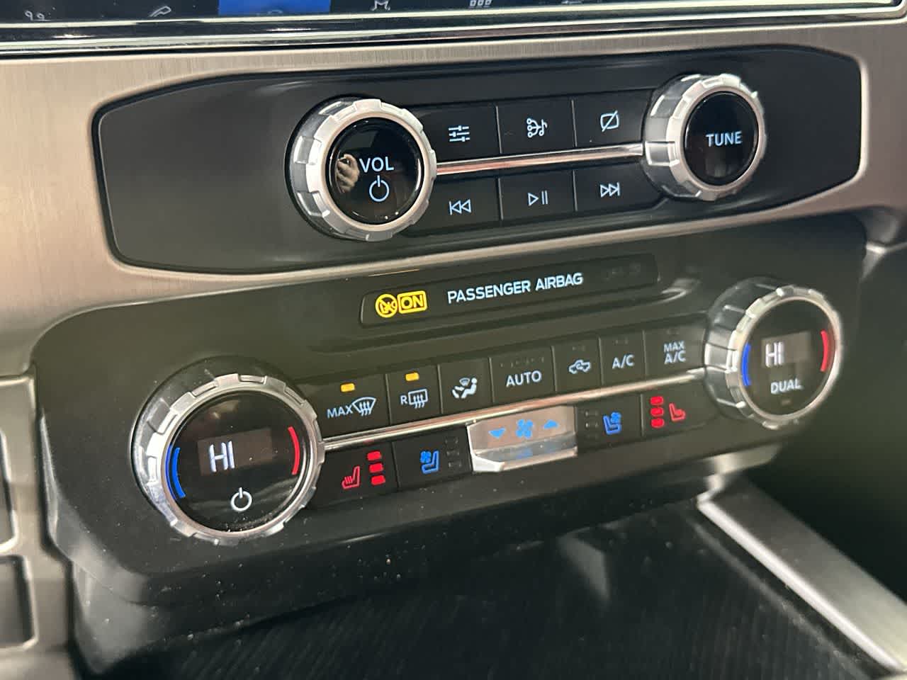 2022 Ford Super Duty F-350 DRW Pickup Platinum