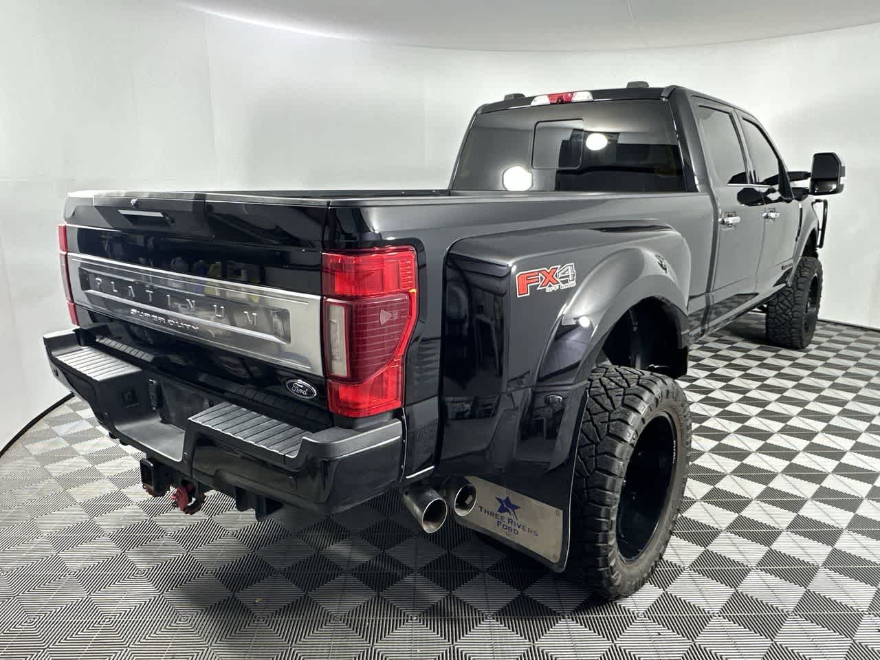 2022 Ford Super Duty F-350 DRW Pickup Platinum