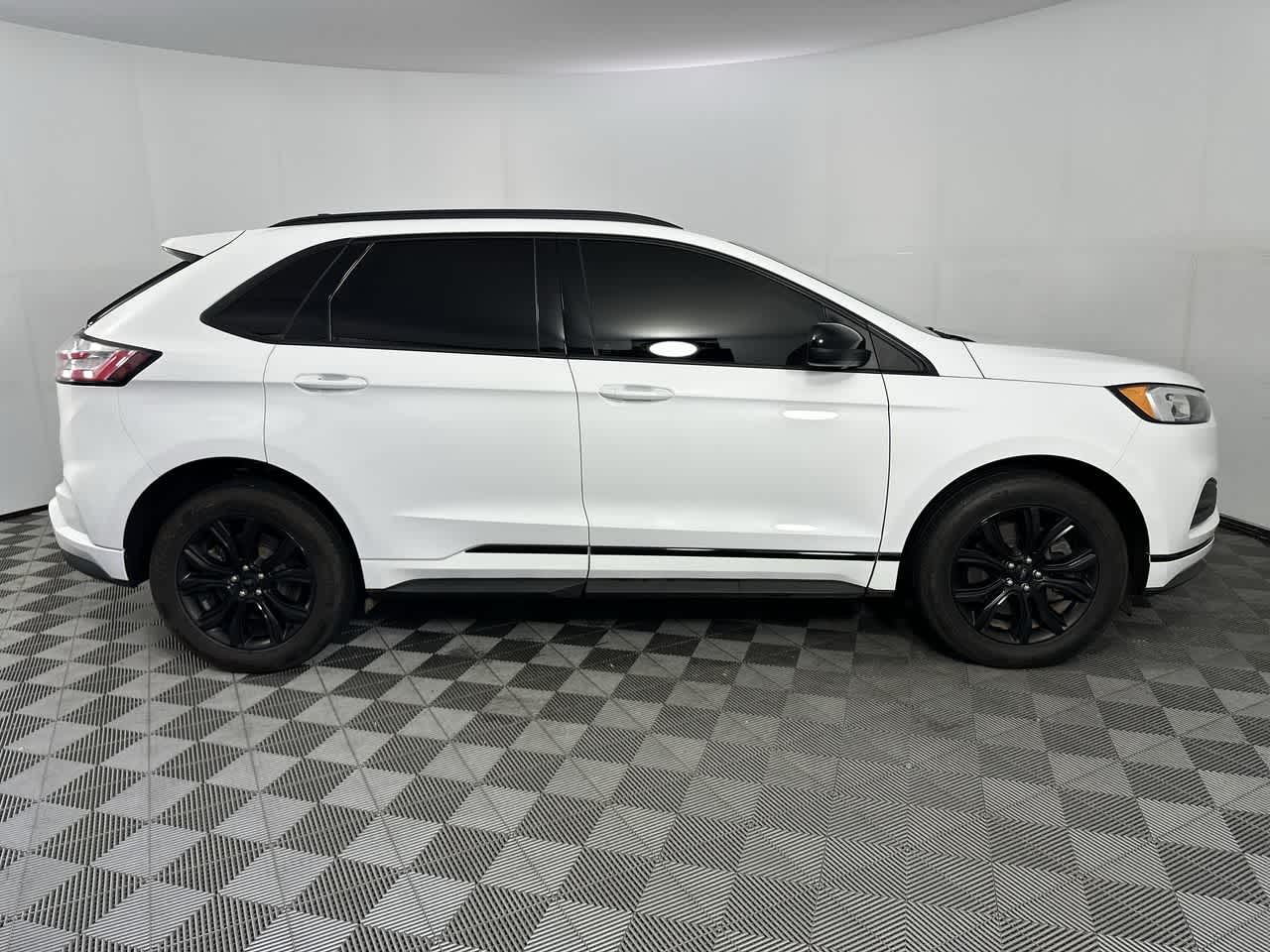 2022 Ford Edge SE