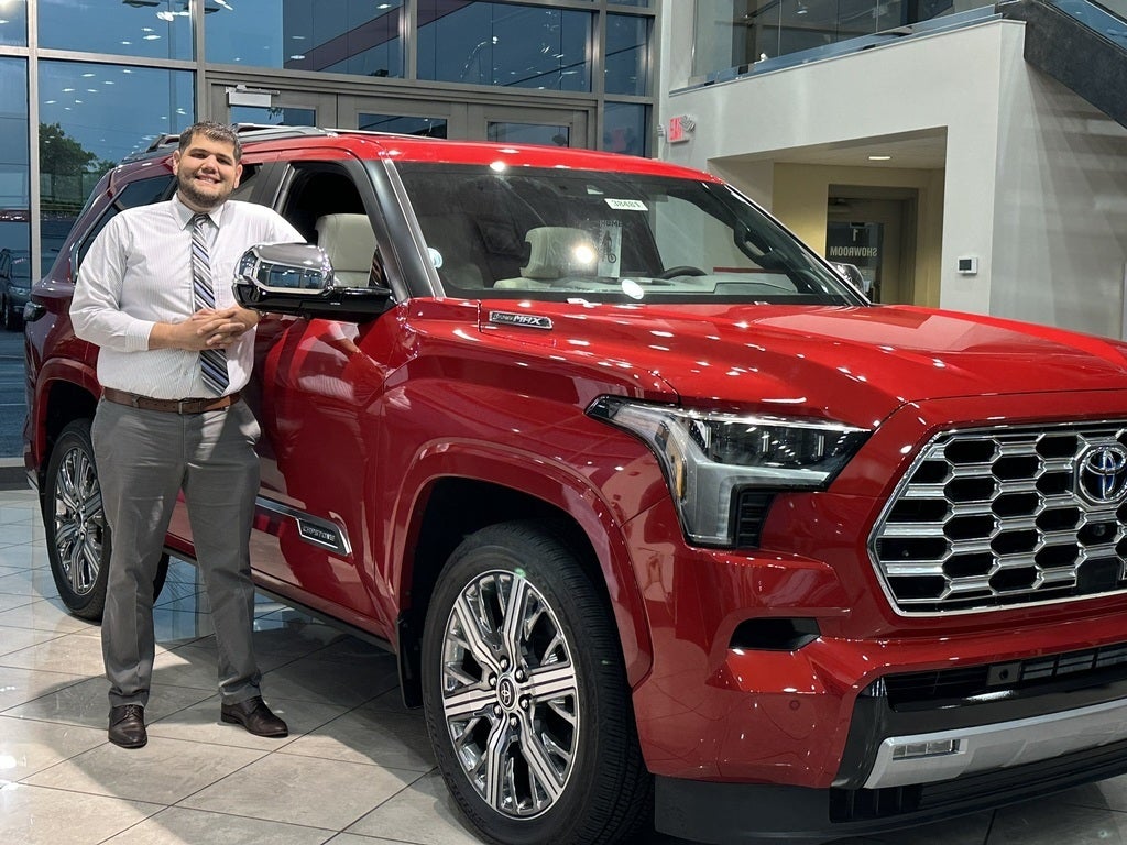 spanish speaker with toyota suv leon fuentes